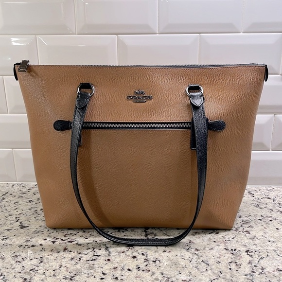 Coach Gallery Tote NWOT - Picture 1 of 14